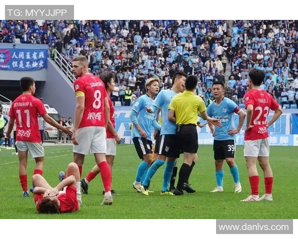 足球小孩挑衅球星引发热议 网友怒批背离体育精神