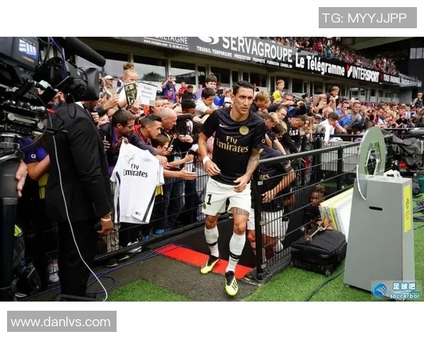 足球球星短裤背后的秘密：设计与舒适性的完美融合